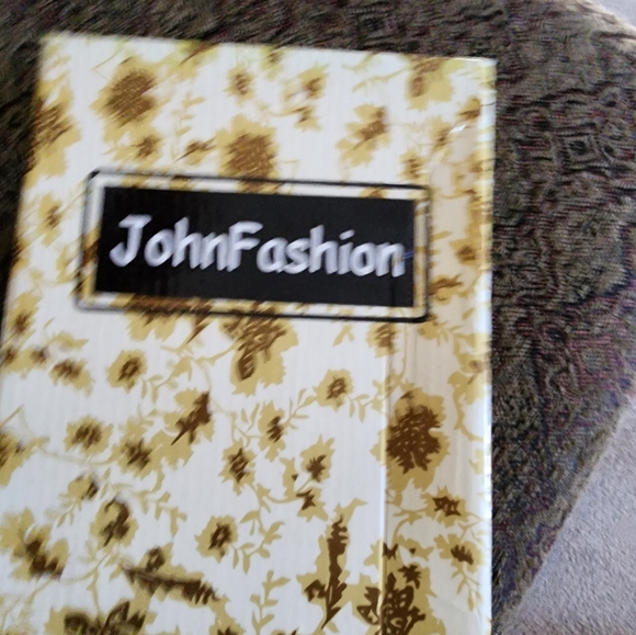 Shoes - Picture 4 of 6